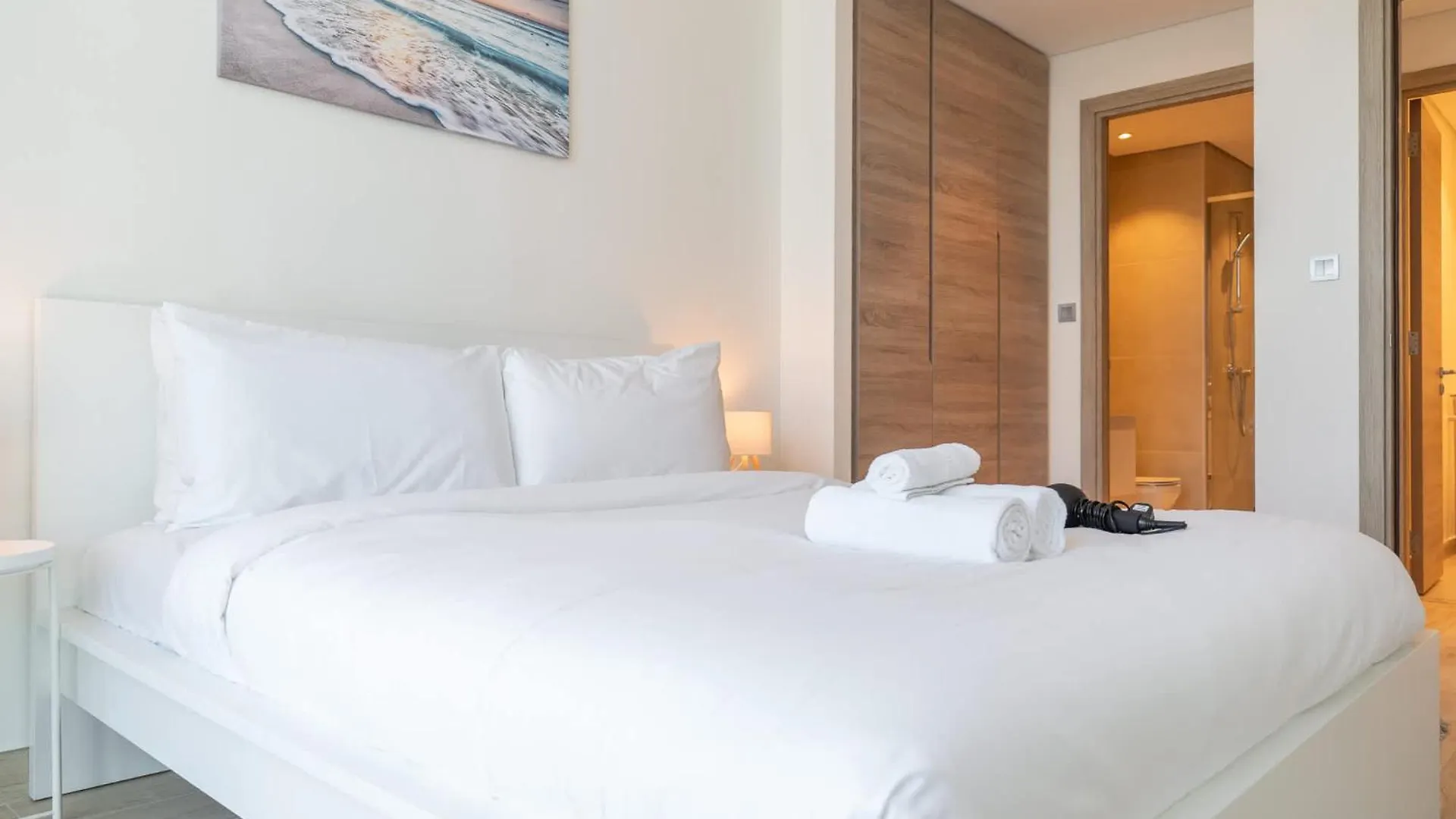 Sleek 1 Bedroom In Studio One Tower With Great Amenities Dubai Apartment