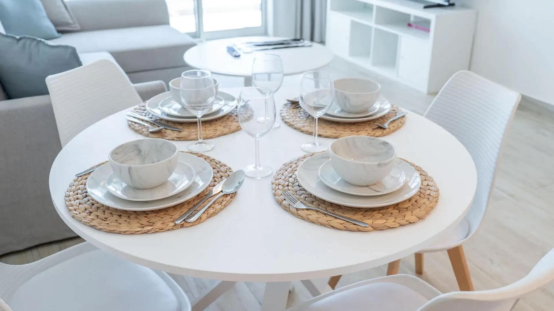 Sleek 1 Bedroom In Studio One Tower With Great Amenities Dubai