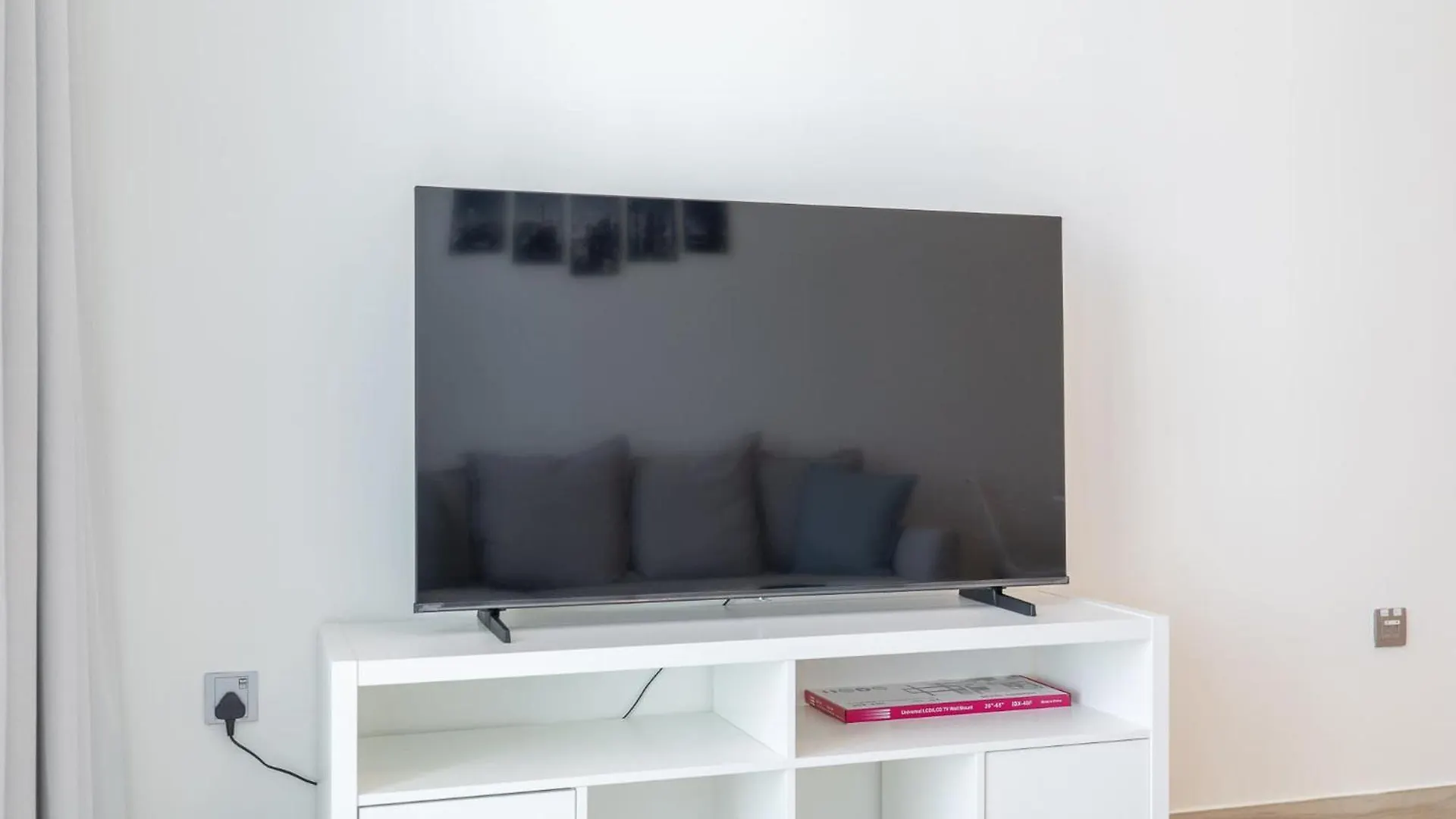 Sleek 1 Bedroom In Studio One Tower With Great Amenities Dubai Apartment