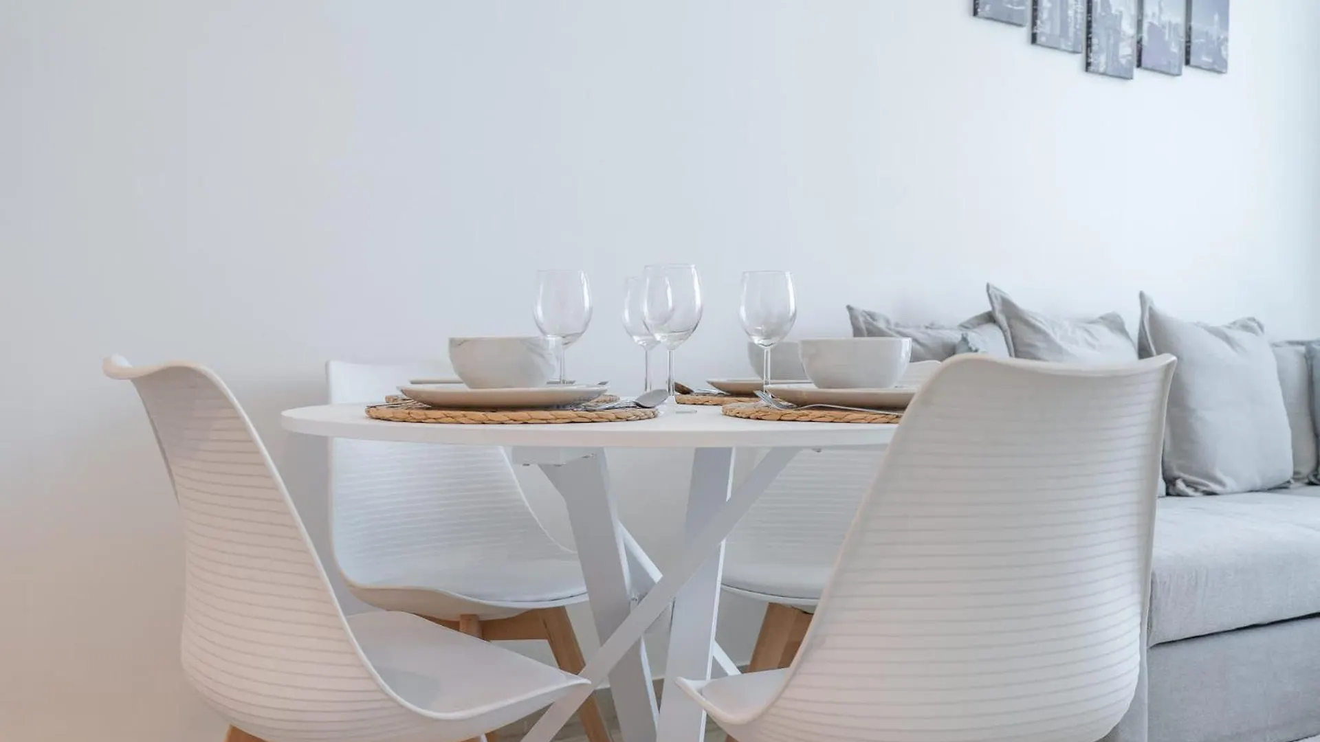 Sleek 1 Bedroom In Studio One Tower With Great Amenities Dubai Apartment