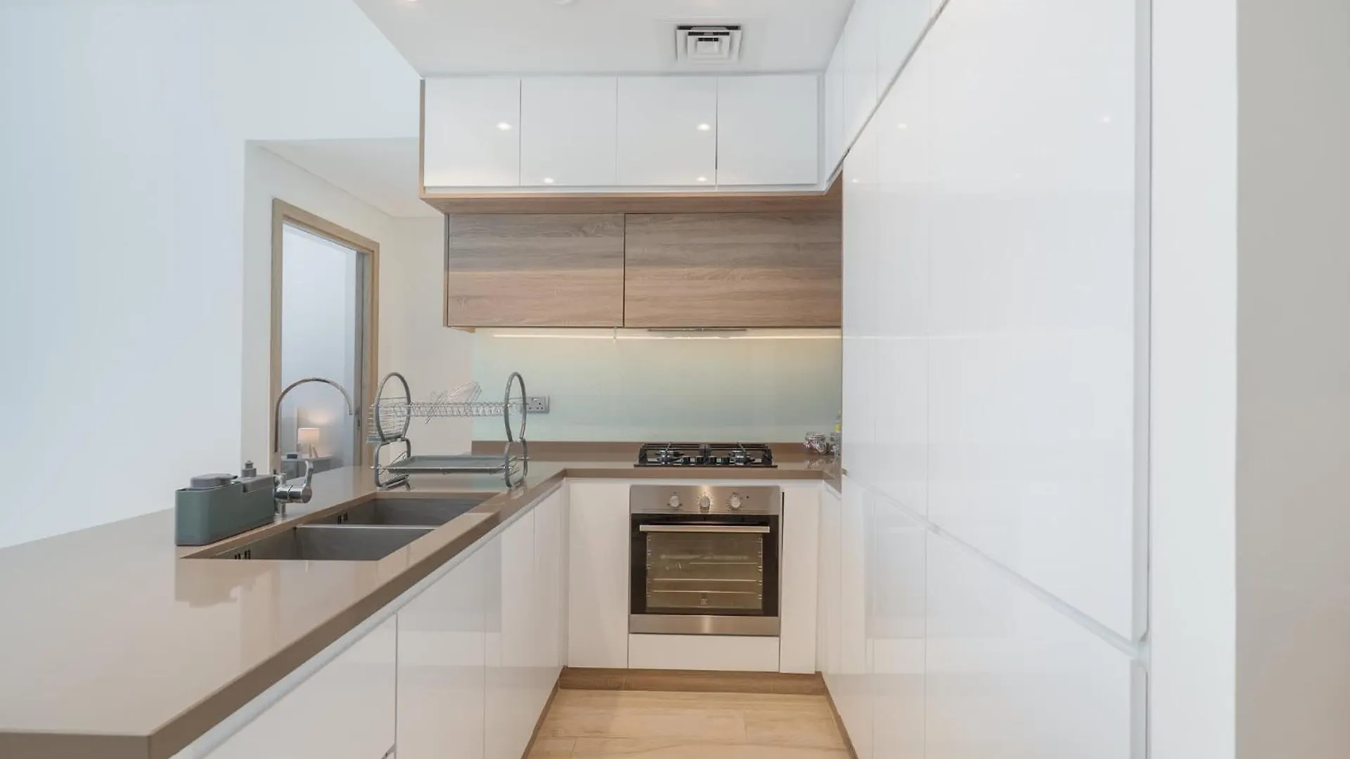 Sleek 1 Bedroom In Studio One Tower With Great Amenities Dubai 0*,