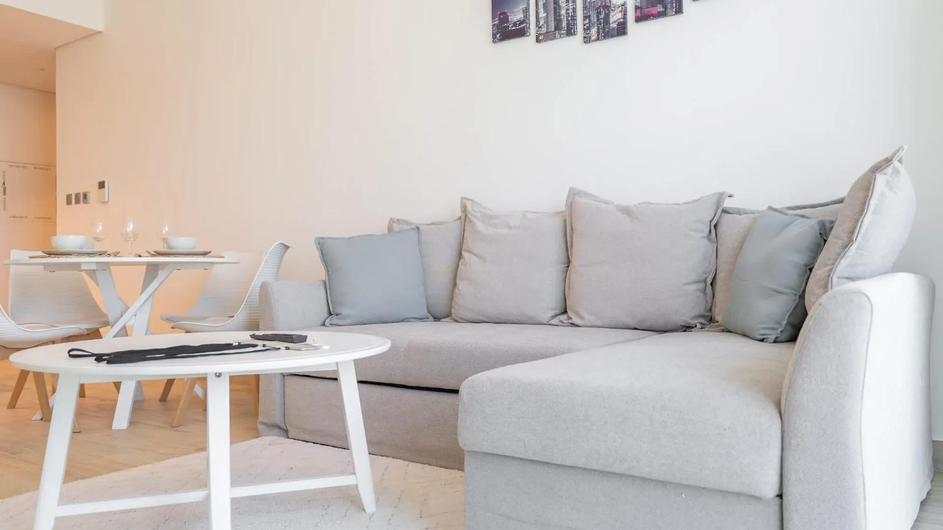Sleek 1 Bedroom In Studio One Tower With Great Amenities Dubai