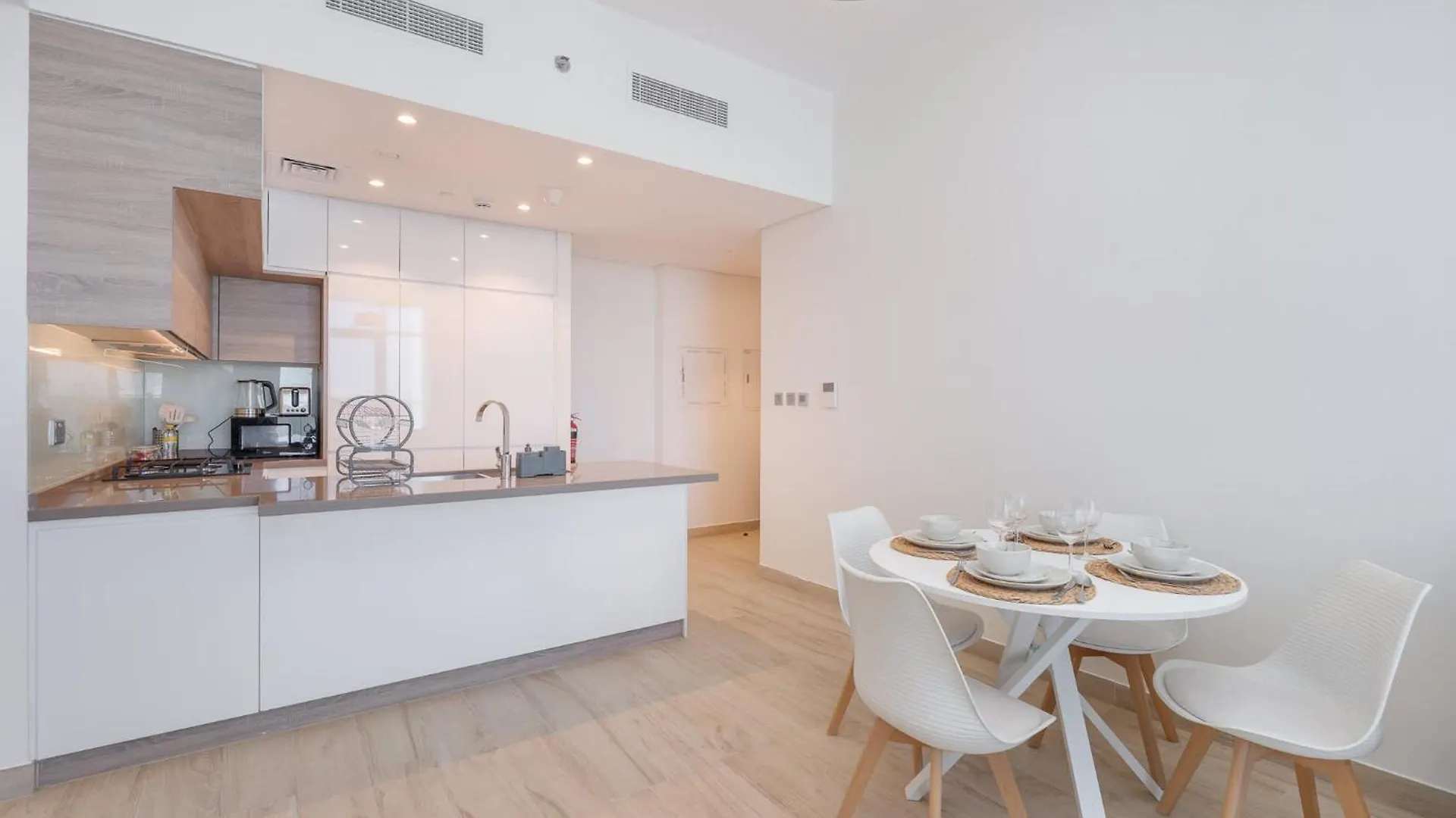 Apartment Sleek 1 Bedroom In Studio One Tower With Great Amenities Dubai