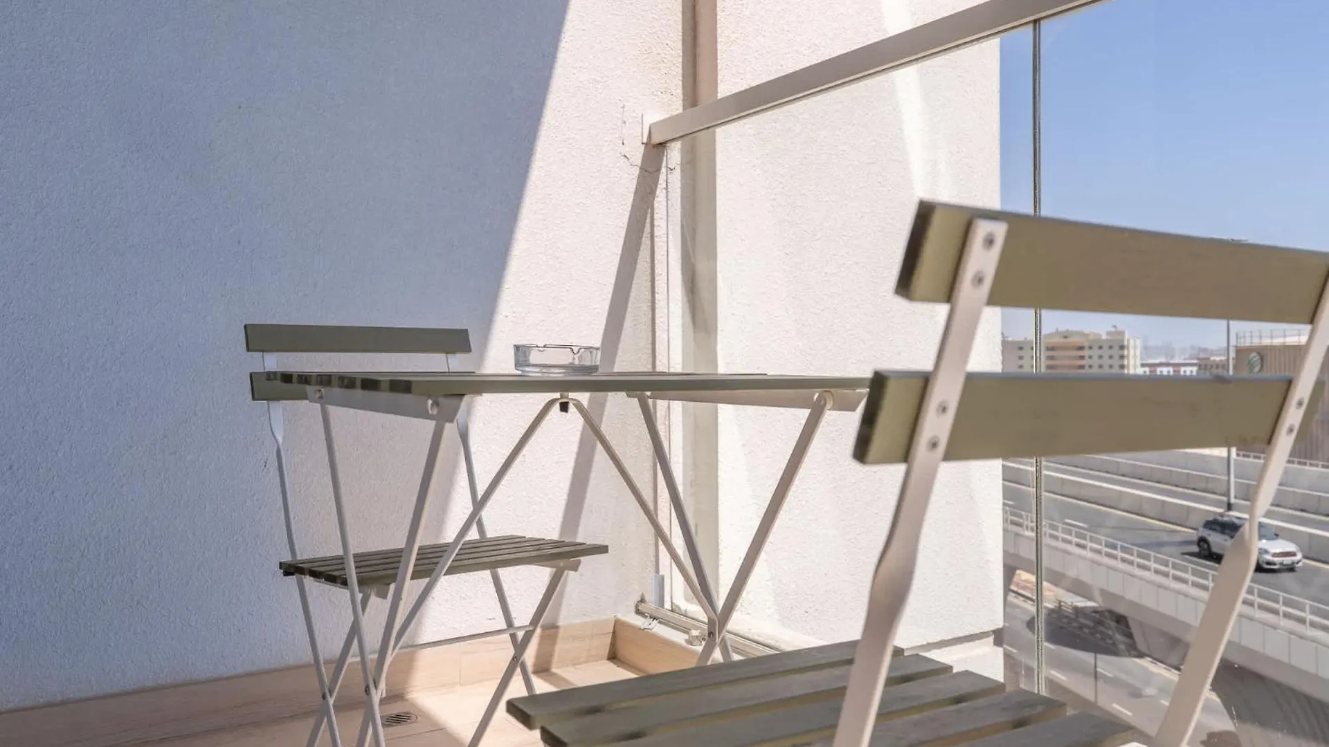 Sleek 1 Bedroom In Studio One Tower With Great Amenities Dubai United Arab Emirates